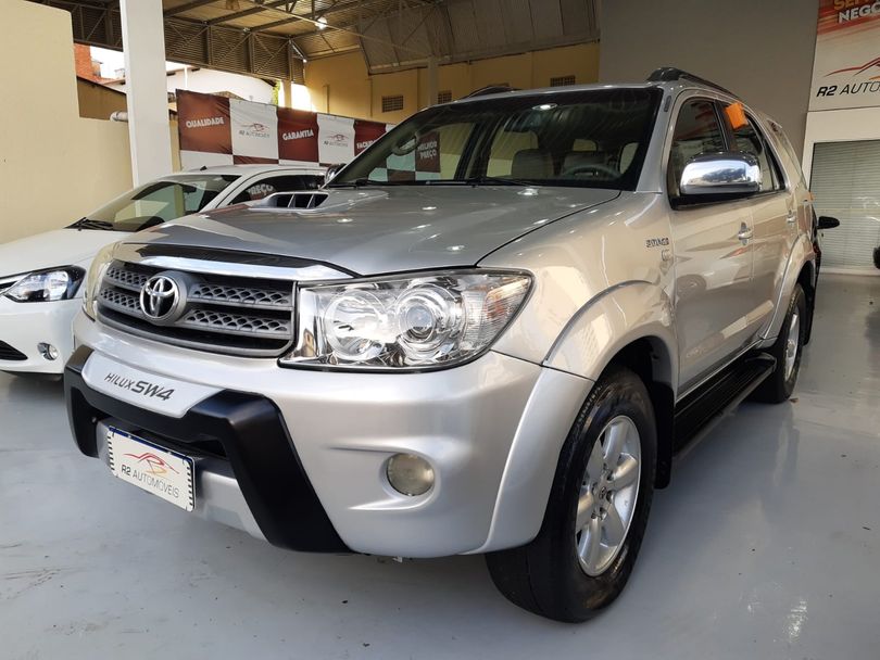 Toyota Hilux SW4 SRV D4-D 4x4 3.0 TDI Dies. Aut