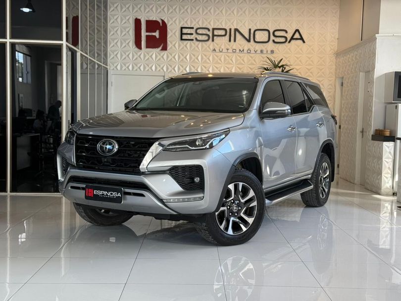 Toyota Hilux SW4 SRX 4x4 2.8 TDI 16V Dies. Aut.