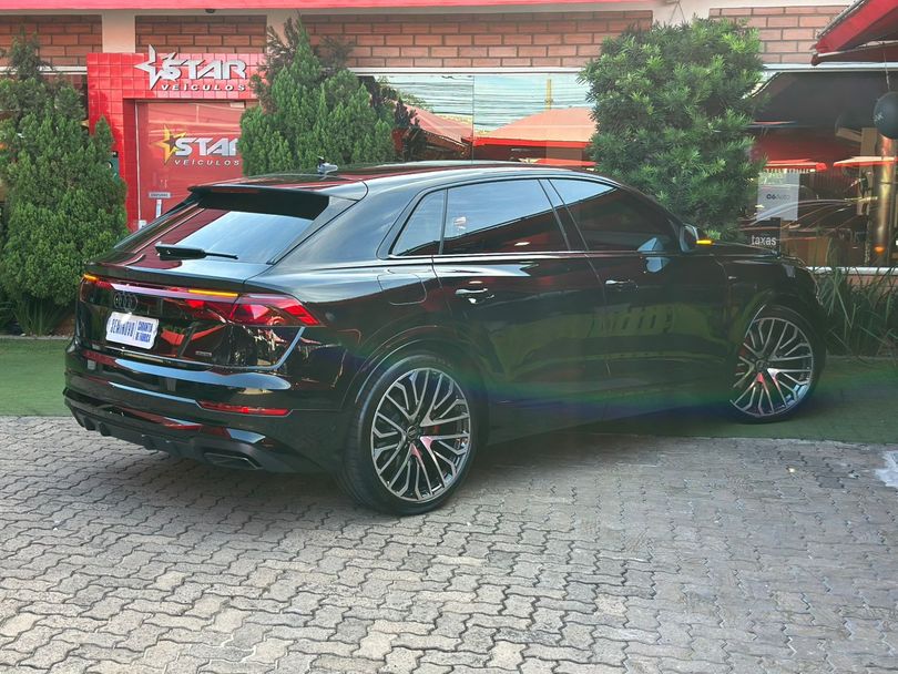 Audi Q8 Perf.Black 3.0 TFSI Quat. S-tr/(Híb.)