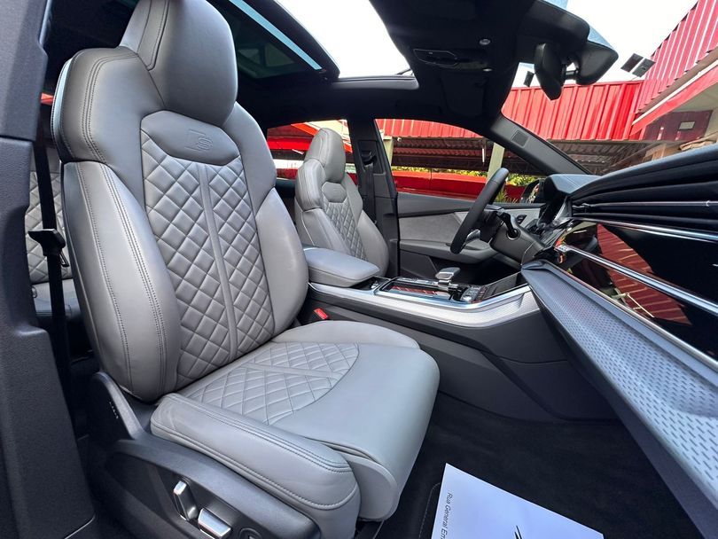 Audi Q8 Perf.Black 3.0 TFSI Quat. S-tr/(Híb.)