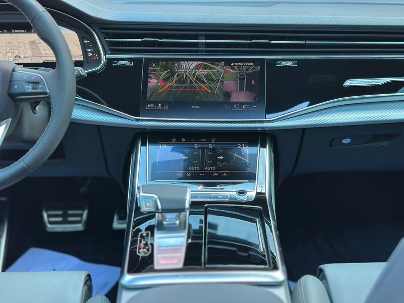 Audi Q8 Perf.Black 3.0 TFSI Quat. S-tr/(Híb.)