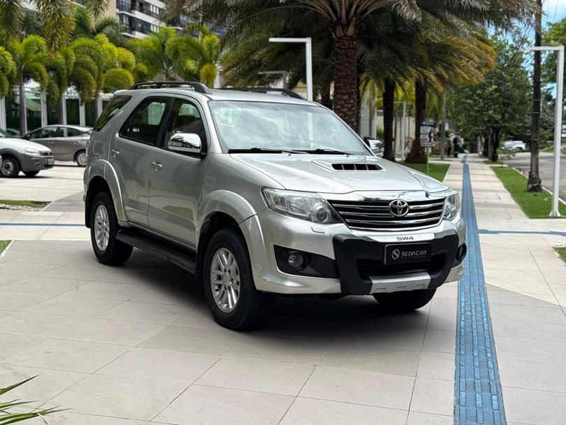 Toyota Hilux SW4 SRV D4-D 4x4 3.0 TDI Dies. Aut