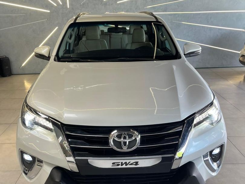 Toyota Hilux SW4 SRX Diamo. 4x4 2.8 TB Die Aut.