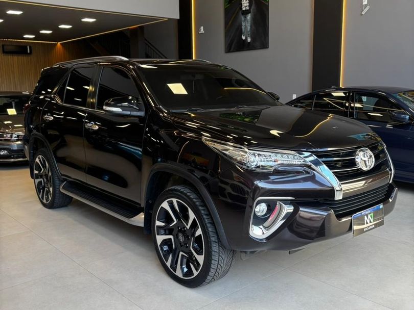 Toyota Hilux SW4 SRX 4x4 2.8 TDI 16V Dies. Aut.