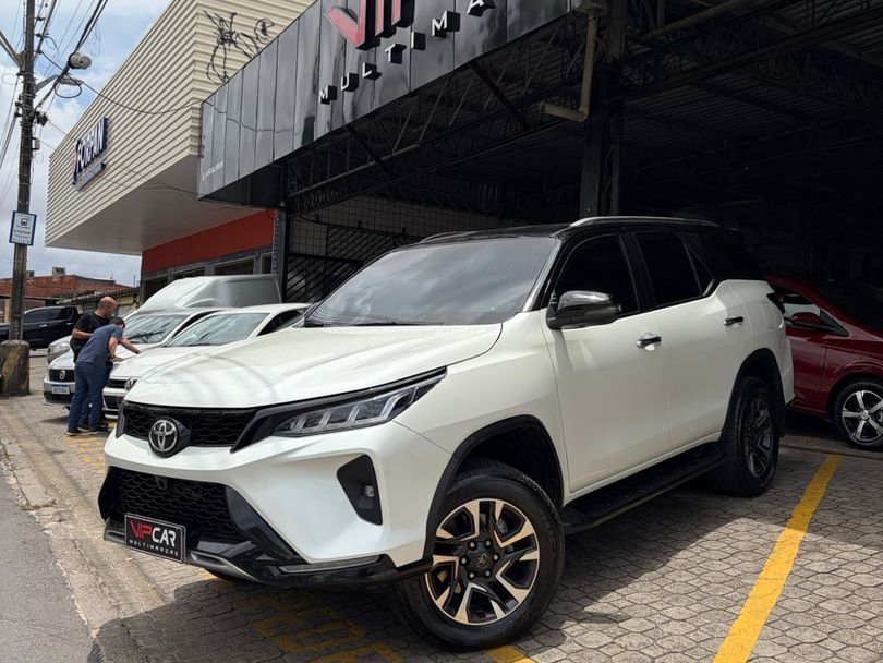 Toyota Hilux SW4 SRX 4x4 2.8 TDI 16V Dies. Aut.