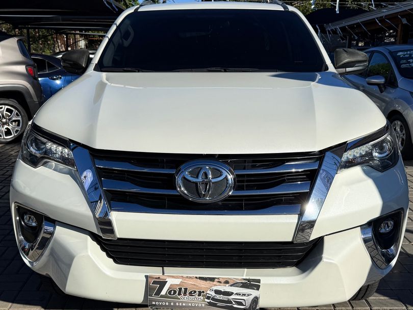 Toyota Hilux SW4 SRX 4x4 2.8 TDI 16V Dies. Aut.