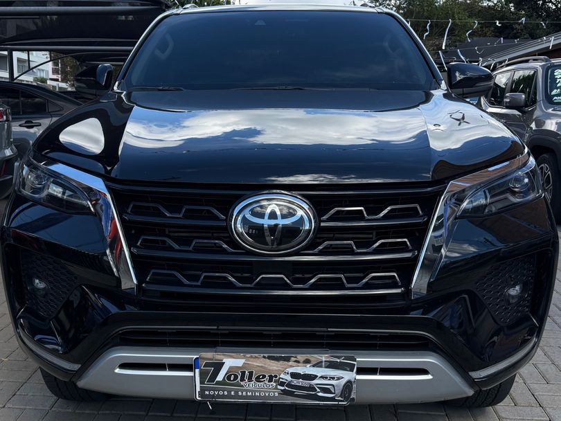 Toyota Hilux SW4 SRX 4x4 2.8 TDI 16V Dies. Aut.