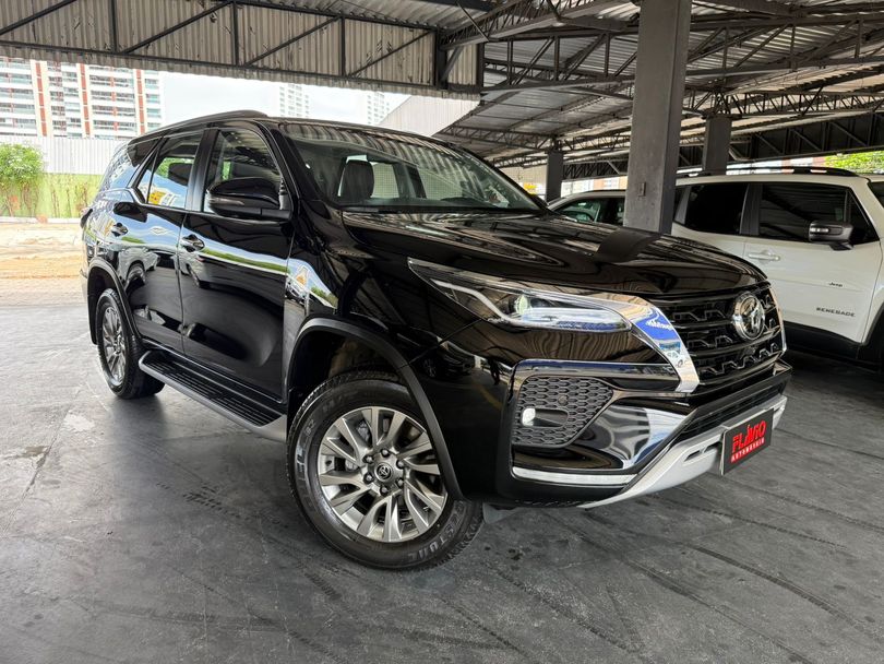 Toyota Hilux SW4 SRX 4x4 2.8 TDI 16V Dies. Aut.