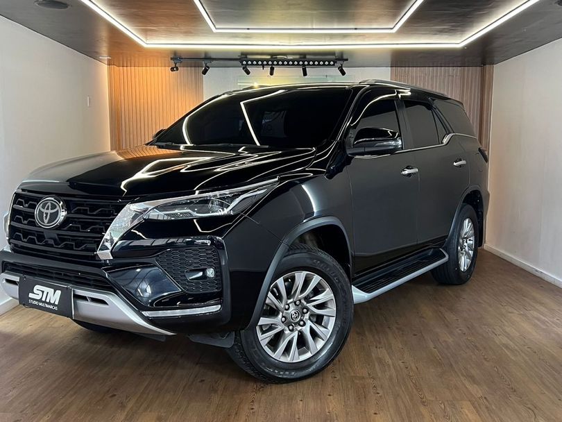 Toyota Hilux SW4 SRX 4x4 2.8 TDI 16V Dies. Aut.