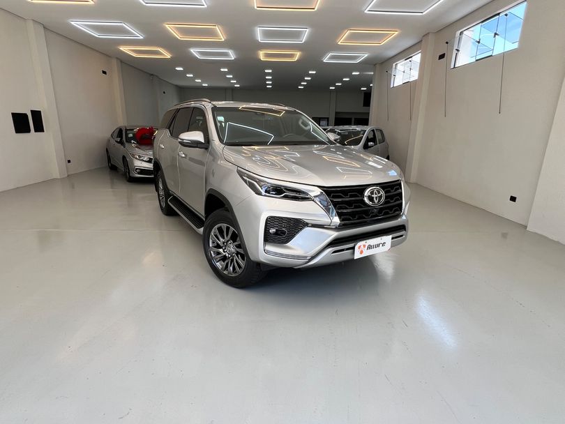 Toyota Hilux SW4 SRX 4x4 2.8 TDI 16V Dies. Aut.