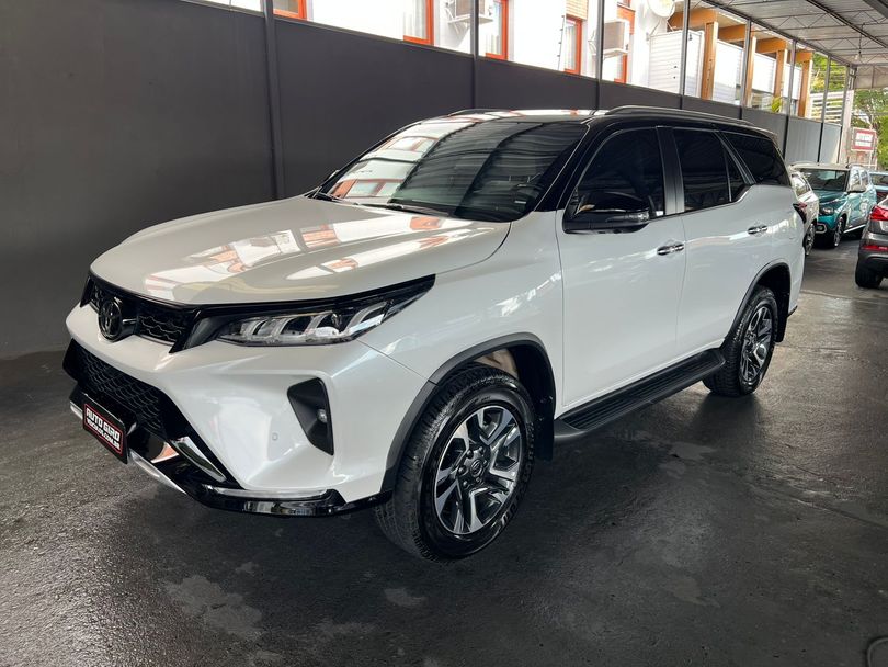 Toyota Hilux SW4 Diamond 2.8 TB 4x4 Die. Aut.