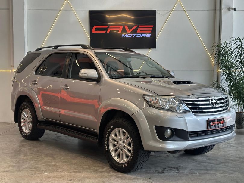 Toyota Hilux SW4 SRV D4-D 4x4 3.0 TDI Dies. Aut