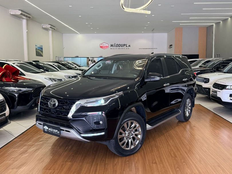 Toyota Hilux SW4 SRX 4x4 2.8 TDI 16V Dies. Aut.