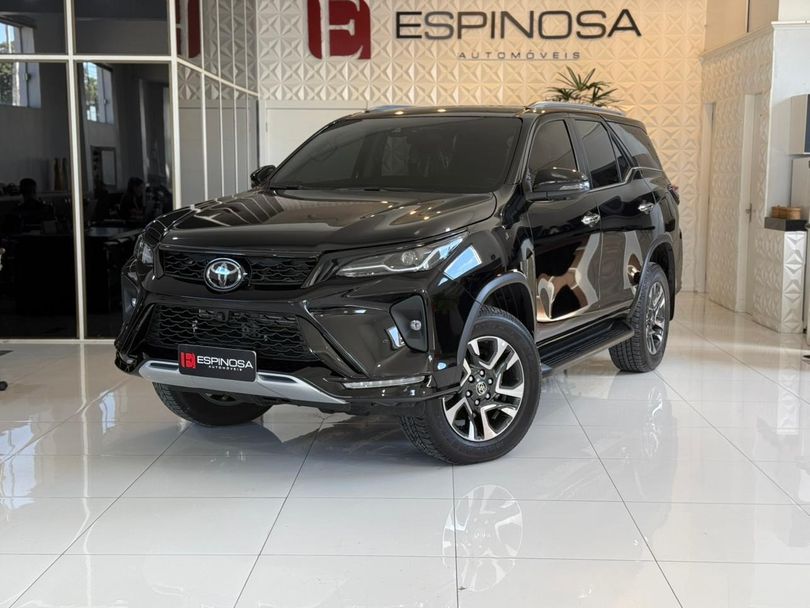 Toyota Hilux SW4 SRX Plat. 4x4 2.8 TB Die. Aut.