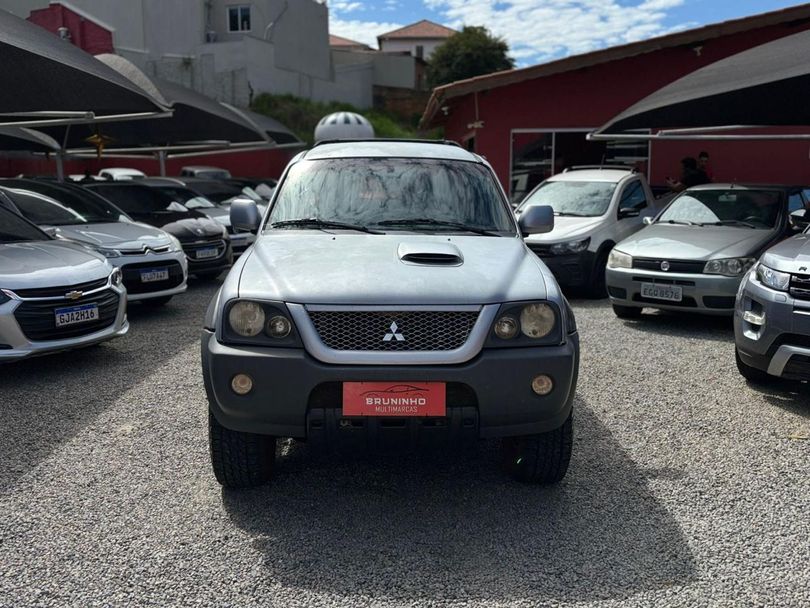 Mitsubishi L200 OUTDOOR HPE 2.5 4x4 CD T.Dies. Mec.
