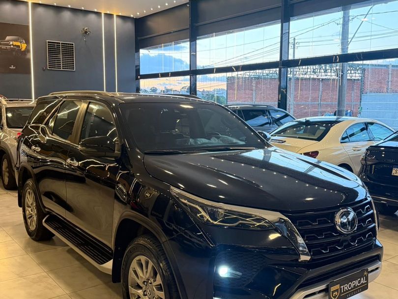 Toyota Hilux SW4 SRX 4x4 2.8 TDI 16V Dies. Aut.