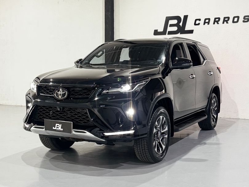 Toyota Hilux SW4 SRX Plat. 4x4 2.8 TB Die. Aut.