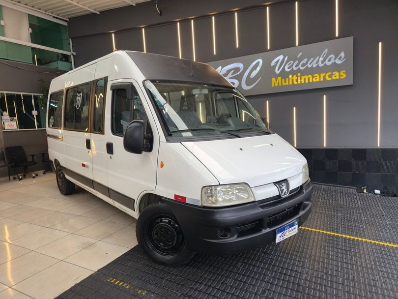 Peugeot Boxer 2.3 Minibus 15/16L TB Diesel.