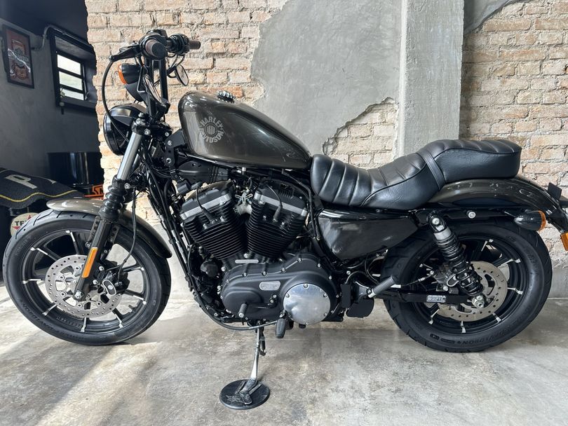 Harley XL 883N IRON