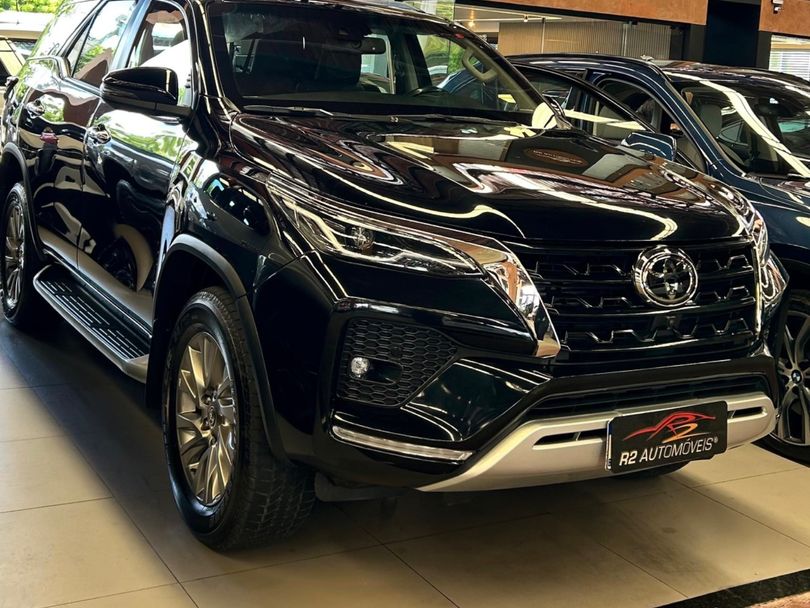 Toyota Hilux SW4 SRX 4x4 2.8 TDI 16V Dies. Aut.