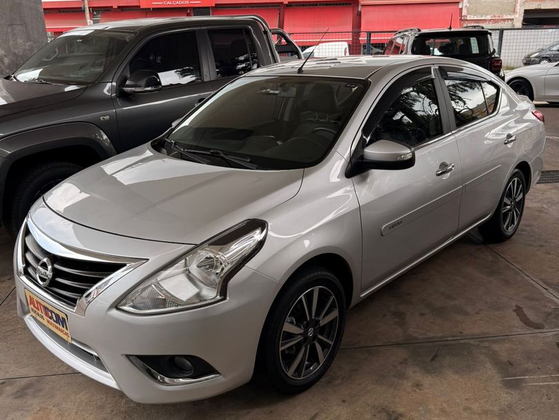 Nissan VERSA SL 1.6 16V FlexStart 4p Aut.