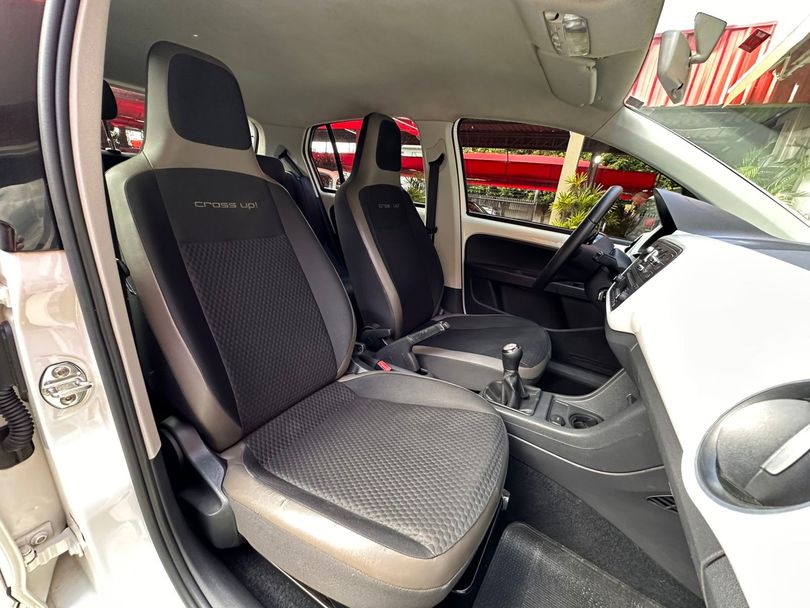 VolksWagen up! cross 1.0 TSI Total Flex 12V 5p