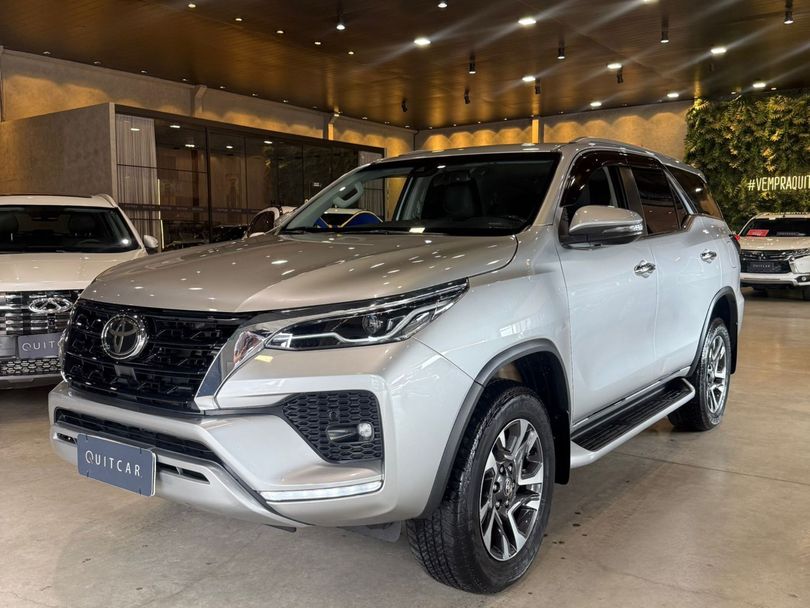 Toyota Hilux SW4 SRX 4x4 2.8 TDI 16V Dies. Aut.