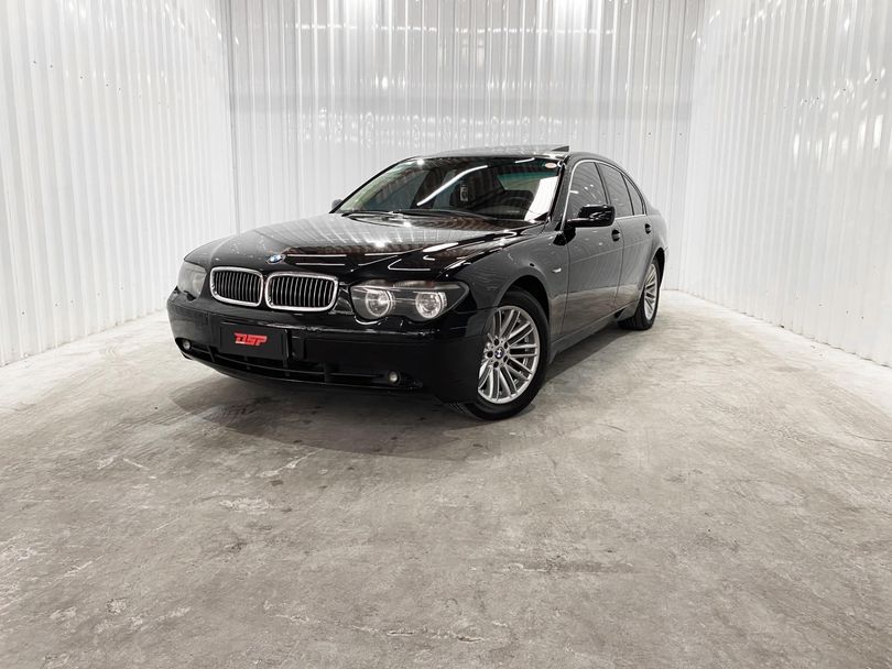 BMW 745iA 4.4 V8 32V 333cv