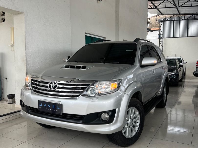 Toyota Hilux SW4 SRV D4-D 4x4 3.0 TDI Dies. Aut