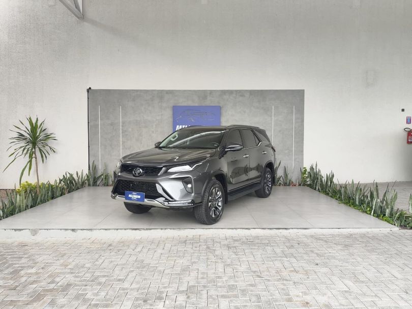 Toyota Hilux SW4 SRX Plat. 4x4 2.8 TB Die. Aut.