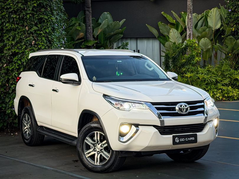 Toyota Hilux SW4 SRV 4x2 2.7 Flex 16V Aut.