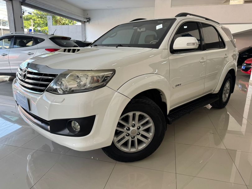 Toyota Hilux SW4 SRV D4-D 4x4 3.0 TDI Dies. Aut