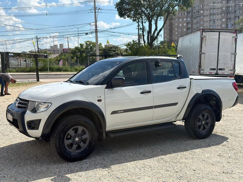 Mitsubishi L200 Triton OUTDOOR 2.4 16V CD Flex Mec.