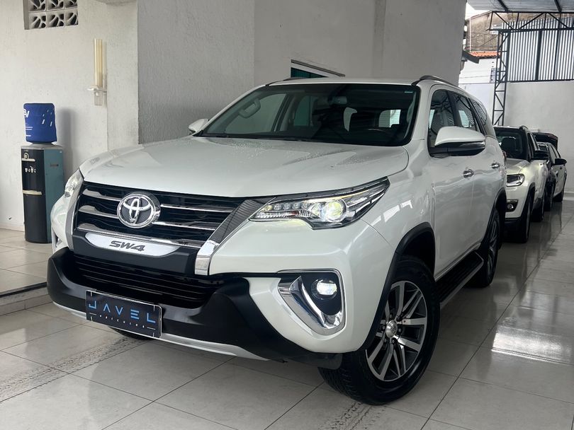 Toyota Hilux SW4 SRX 4x4 2.8 TDI 16V Dies. Aut.