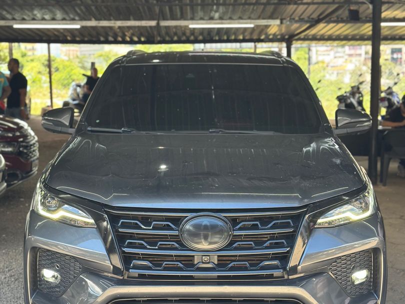 Toyota Hilux SW4 SRX 4x4 2.8 TDI 16V Dies. Aut.