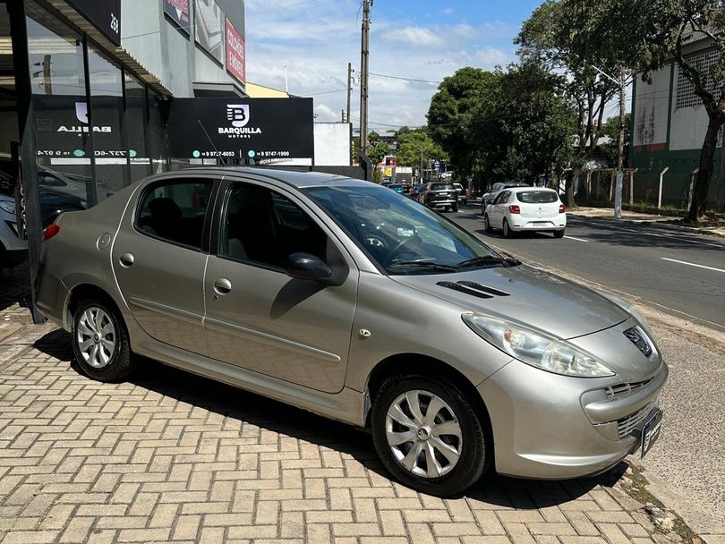 Peugeot 207 Sedan Passion XR 1.4 Flex 8V 4p