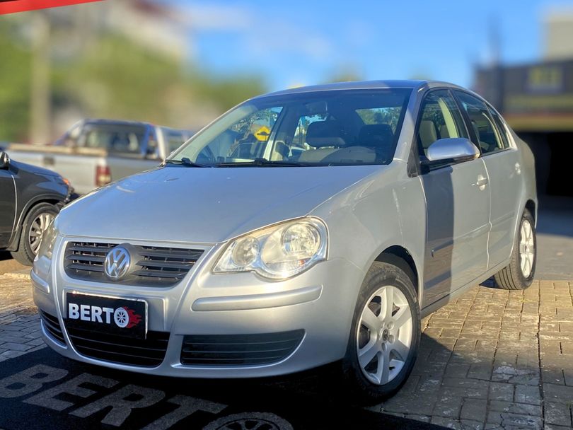 VolksWagen Polo Sedan 1.6 Mi Total Flex 8V 4p