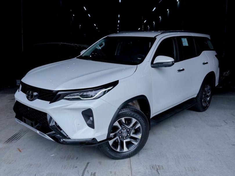 Toyota Hilux SW4 SRX Plat. 4x4 2.8 TB Die. Aut.