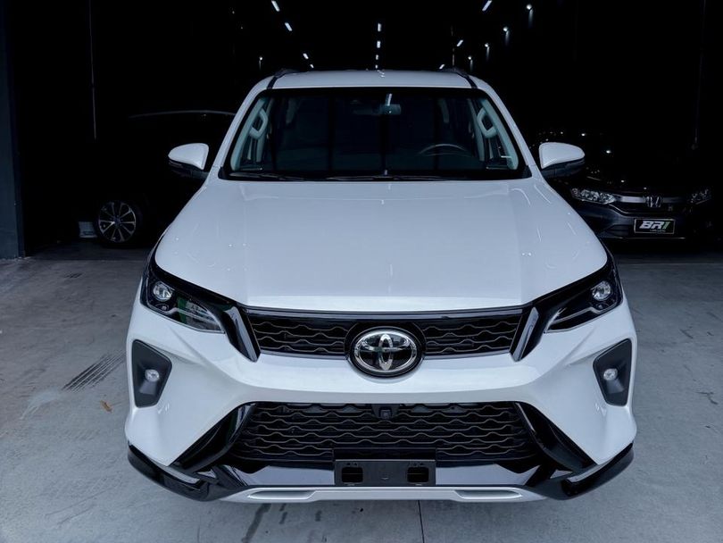 Toyota Hilux SW4 SRX Plat. 4x4 2.8 TB Die. Aut.