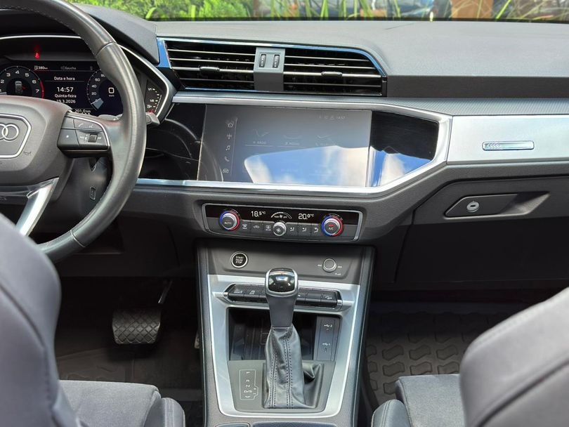 Audi Q3 Black Ed. 1.4 TFSI Flex/Black S-tron.