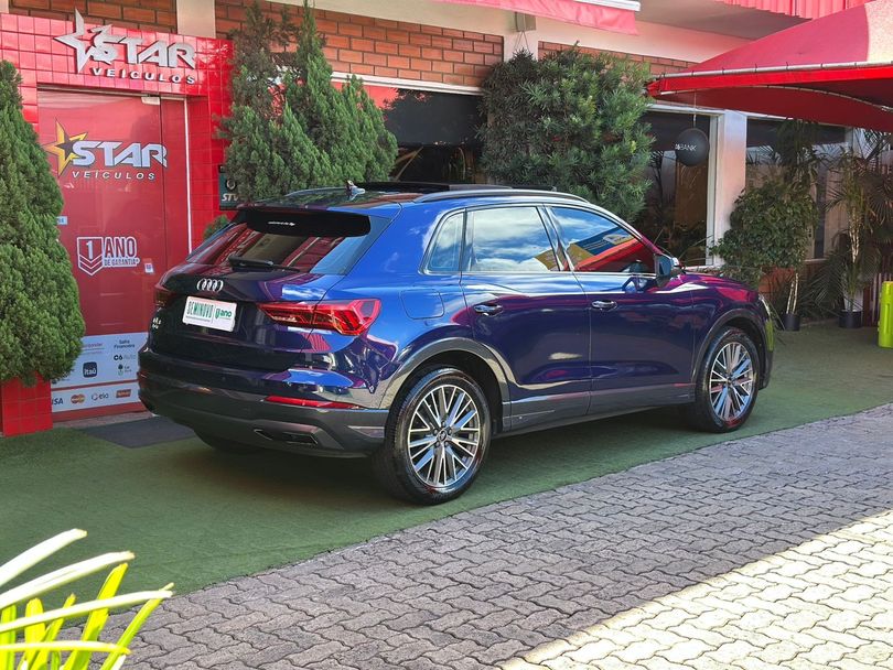 Audi Q3 Black Ed. 1.4 TFSI Flex/Black S-tron.
