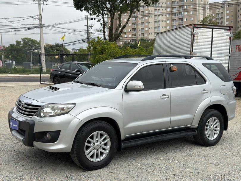 Toyota Hilux SW4 SRV D4-D 4x4 3.0 TDI Dies. Aut