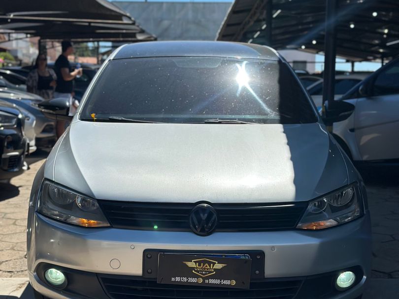 VolksWagen JETTA Comfortline 2.0 T.Flex 8V 4p Tipt.