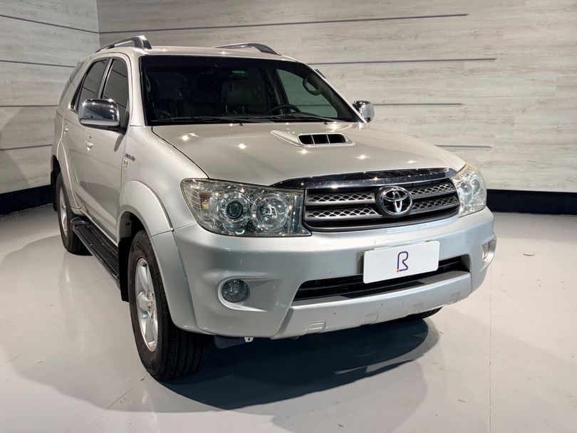 Toyota Hilux SW4 SRV D4-D 4x4 3.0 TDI Dies. Aut