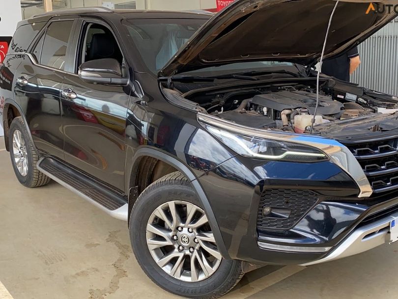 Toyota Hilux SW4 SRX 4x4 2.8 TDI 16V Dies. Aut.