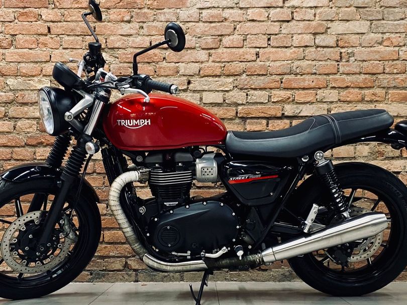 TRIUMPH STREET  TWIN 900cc
