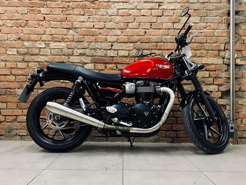 TRIUMPH STREET  TWIN 900cc