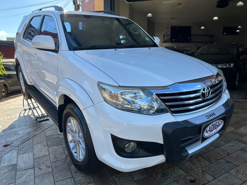 Toyota Hilux SW4 SR 4x2 2.7/ 2.7 Flex 16V Aut.