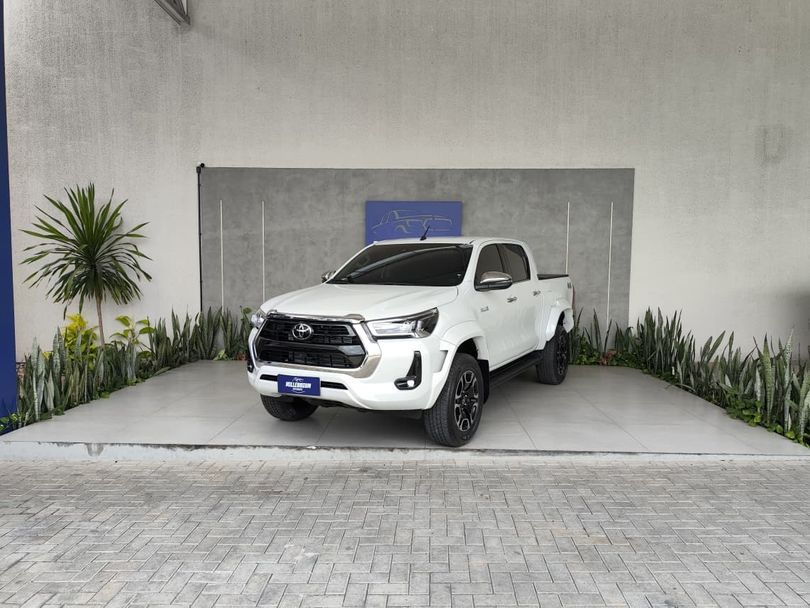 Toyota Hilux CD SRX Plus 4x4 2.8 TDI Die. Aut.