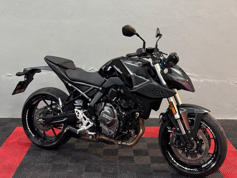 SUZUKI GSX-8S
